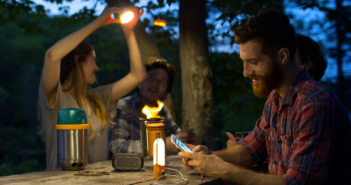 BioLite: stufe, luci e caricabatterie per campeggiatori green Biolite