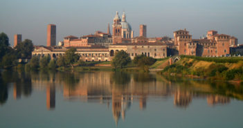 Mantova città verde d’Italia, la classifica di Ecosistema Urbano 2017 Mantova città verde d'Italia 2017, foto di ©Massimo Telò (foto: https://commons.wikimedia.org/wiki/File:Mantova_-_Profilo_di_Mantova.jpg)