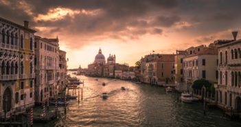 Futuro del design sostenibile: il convegno a Venezia Il futuro del design sostenibile a Venezia (© Karsten Wurth, foto: https://designfuturescouncil.com)