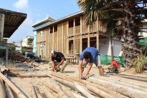 In Cambogia il centro giovanile costruito in bambù