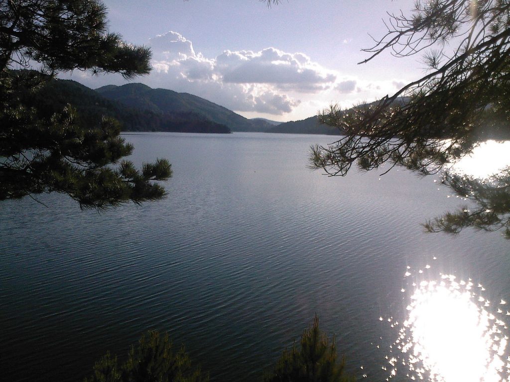 Il Lago Ampollino, all'interno del Parco Naturale della Sila