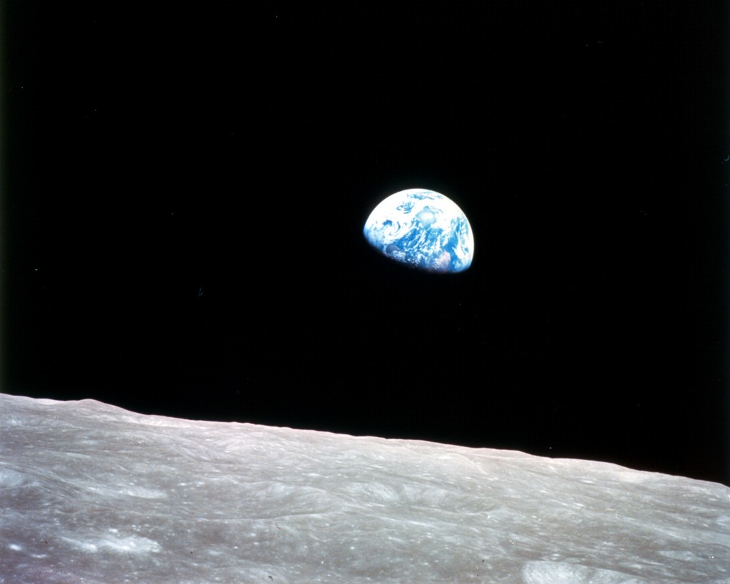 La terra vista dalla luna