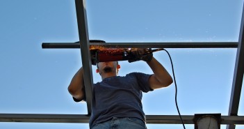 Green jobs: i nuovi lavori per uscire dalla crisi Un operaio in un cantiere