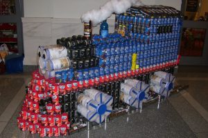 Un'opera esposta a CanStruction