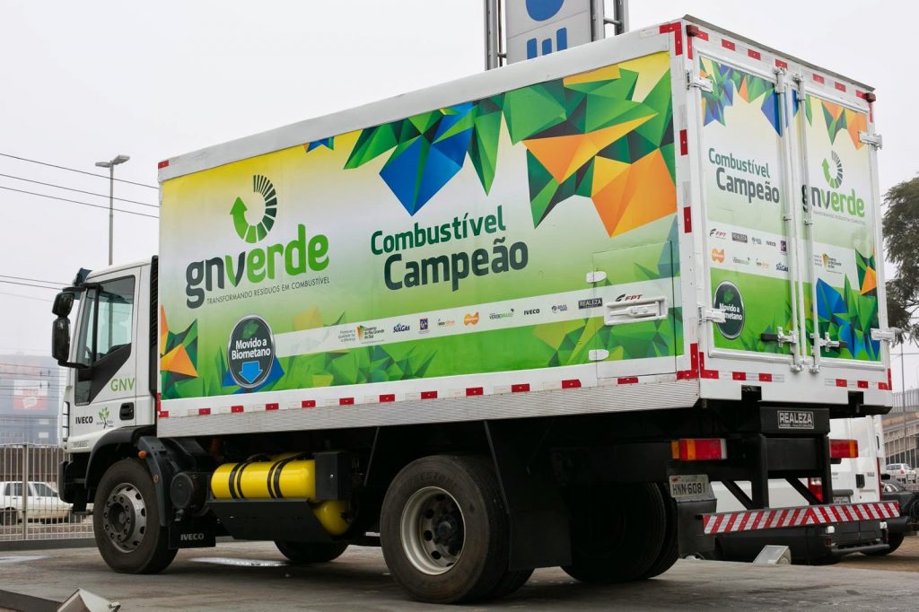 Un mezzo ecologico dell'Iveco destinato alla raccolta dei rifiuti umidi nella città di Porto Alegre