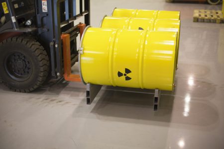 Alcuni bidoni contenenti scorie nucleari