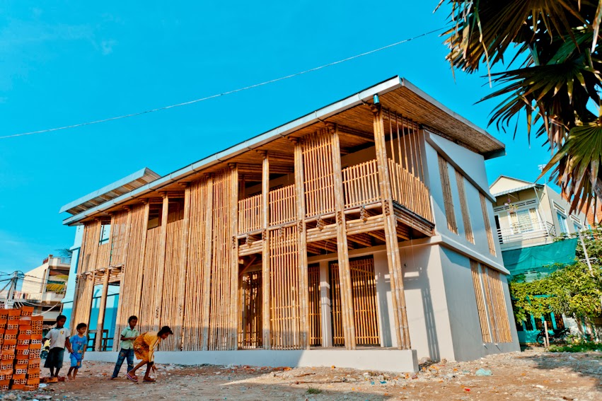 In Cambogia il centro giovanile costruito in bambù
