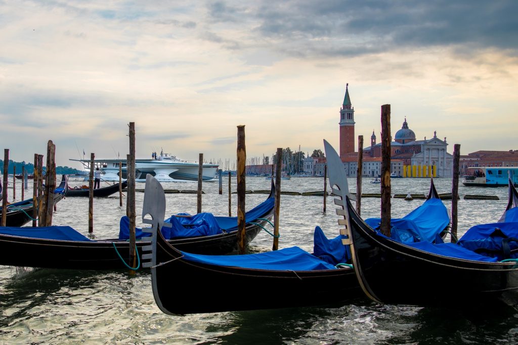 La nave fotovoltaica Planet Solar ormeggiata a Venezia