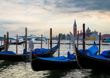 La nave fotovoltaica Planet Solar ormeggiata a Venezia