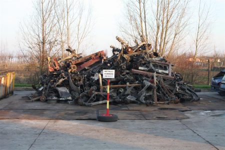 Un'azienda che ricicla materiali ferrosi