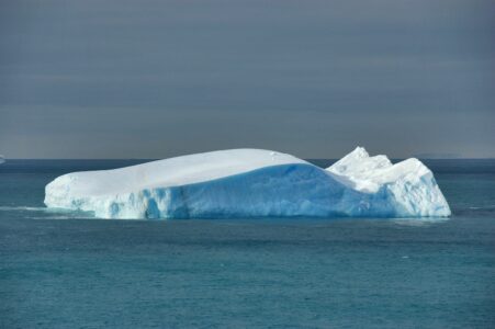 Un iceberg alla deriva