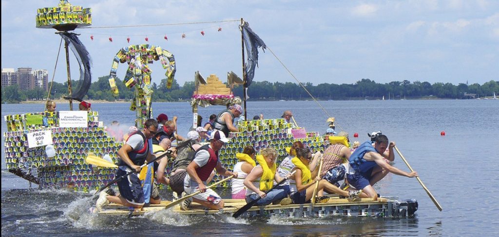 Una delle imbarcazioni che hanno partecipato alla Re Boat Race