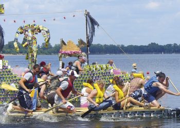 Una delle imbarcazioni che hanno partecipato alla Re Boat Race