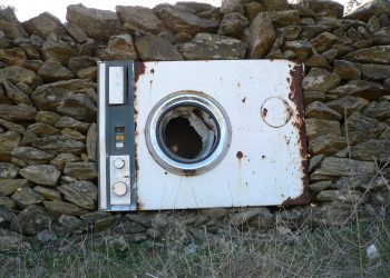 Una lavatrice abbandonata