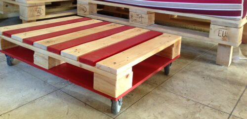Un tavolino realizzato con un pallet