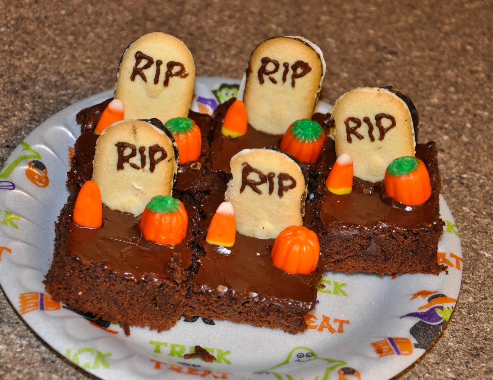 I brownies di Halloween (Foto e ricetta: http://michellesyummyrecipes.blogspot.it/2010/10/halloween-brownies.html)