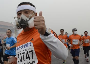 Un partecipante alla maratona di Pechino (foto http://www.japantimes.co.jp/)