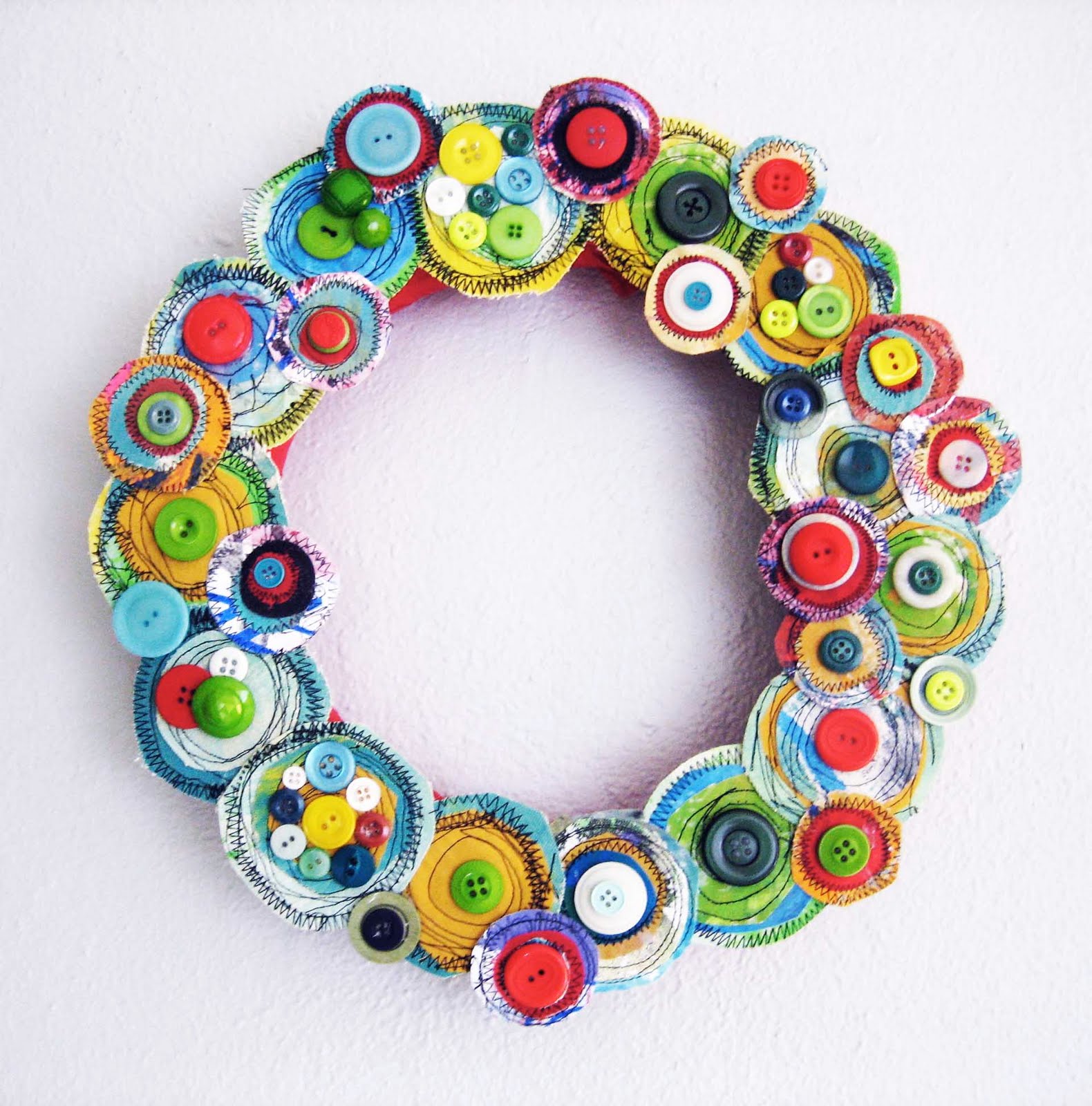 decoration-ideas-other-design-beautiful-colourful-ornate-buttons-with-creative-colourful-combined-patchwork-also-great-idea-for-christmas-wreath-decoration-ideas-inspiring-ideas-for