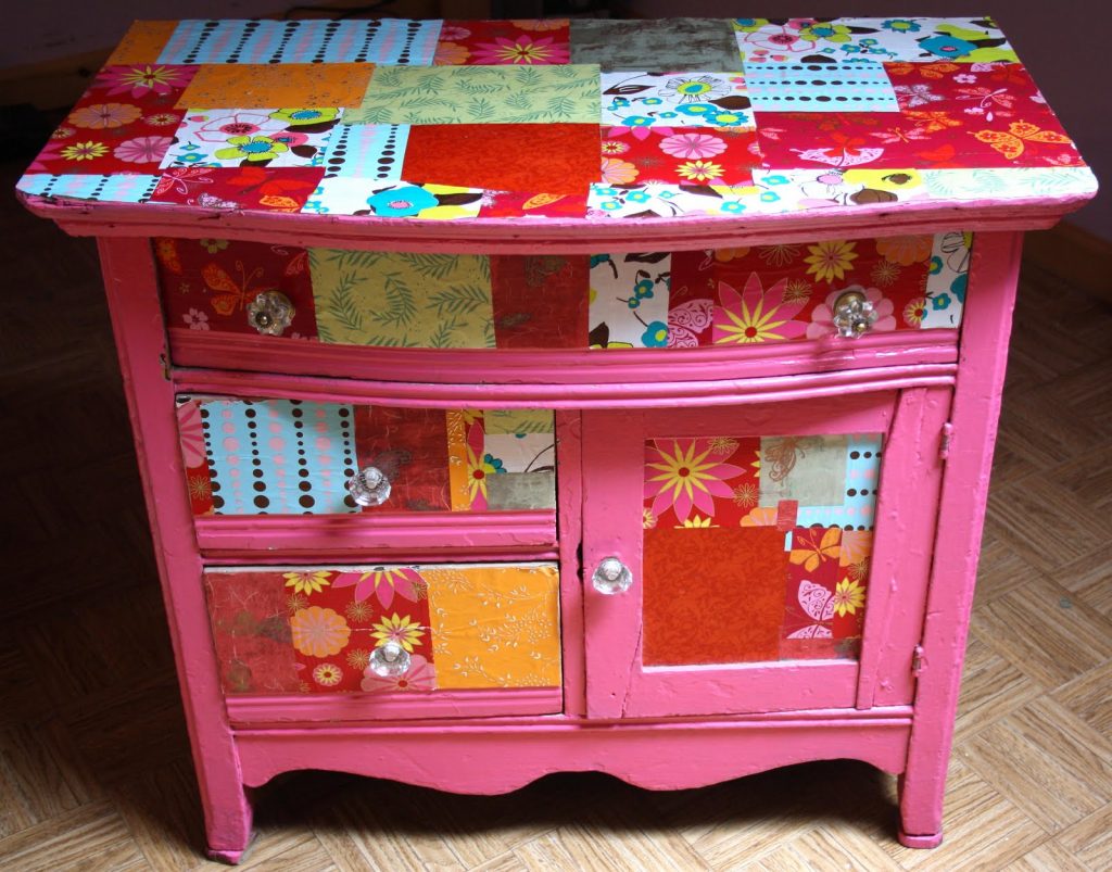 Una cassettiera decorata con la tecnica del decoupage (foto: http://blog.tradeplatform.com.au/)