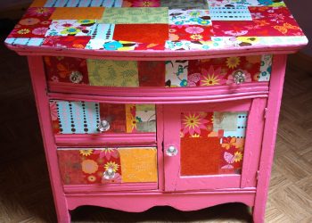 Una cassettiera decorata con la tecnica del decoupage (foto: http://blog.tradeplatform.com.au/)