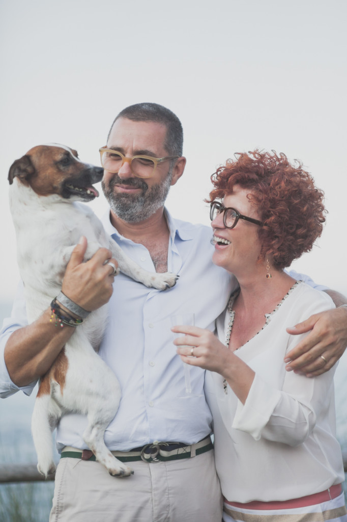 Il b&b Bagni Vittoria sulla Costa dei Trabocchi in Abruzzo - I titolari Luigi ed Elisabetta con il cane Jack