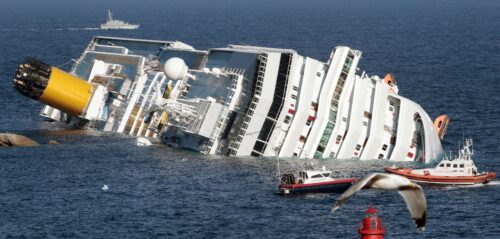 La Costa Concordia arenata (foto: www.meteoweb.eu)