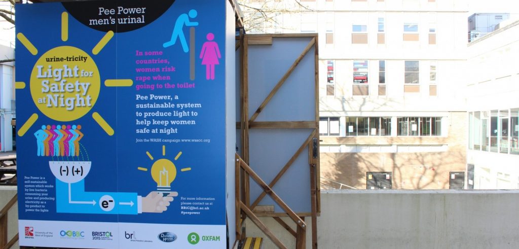 Il prototipo di toilette chimica con il sistema "pee power" (foto: http://www.theguardian.com/)