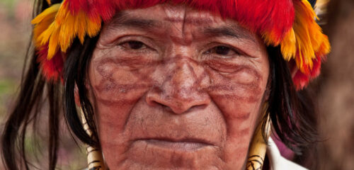 Un indiano della tribù Achuar (foto: amazonwatch.org)