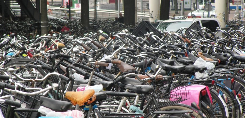 Biciclette parcheggiate (foto: http://1.bp.blogspot.com/)