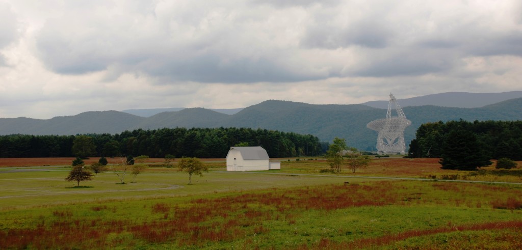 Il radiotelescopio di green Bank (foto: wikimedia)