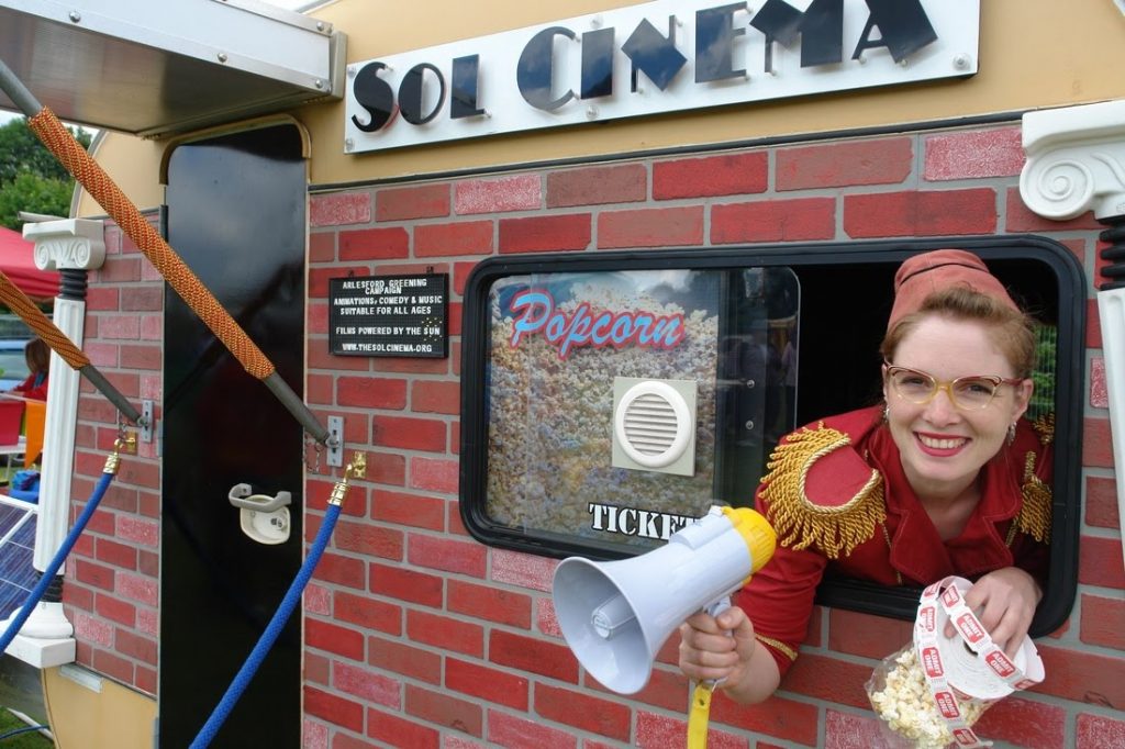 Sol Cinema, la sala per proiezioni dentro una roulotte