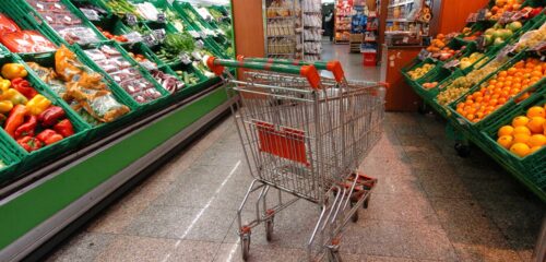 E' sufficiente mangiare una mela prima di fare la spesa per non acquistare cibo spazzatura