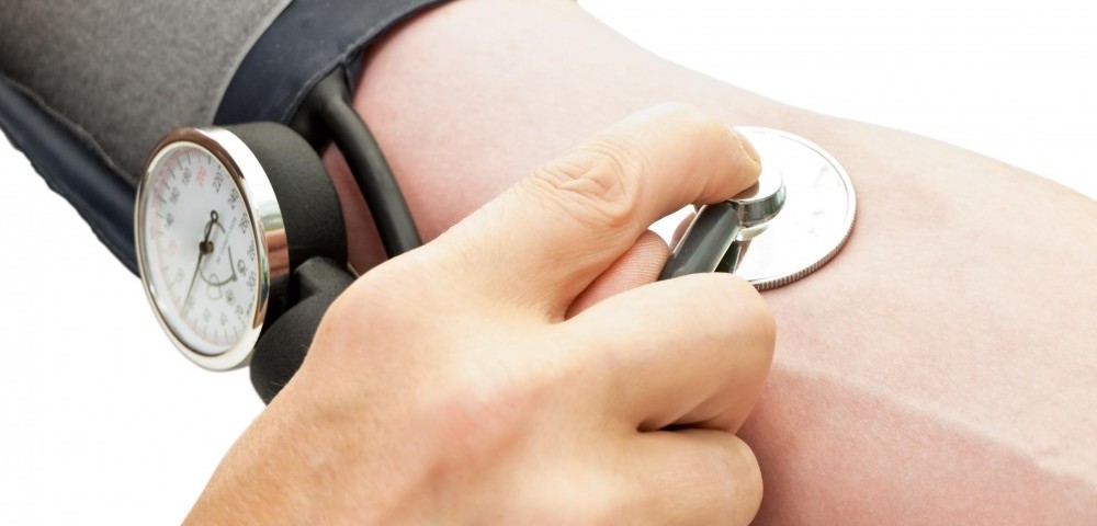 Misurazione della pressione arteriosa (foto: http://www.improntalaquila.org/)