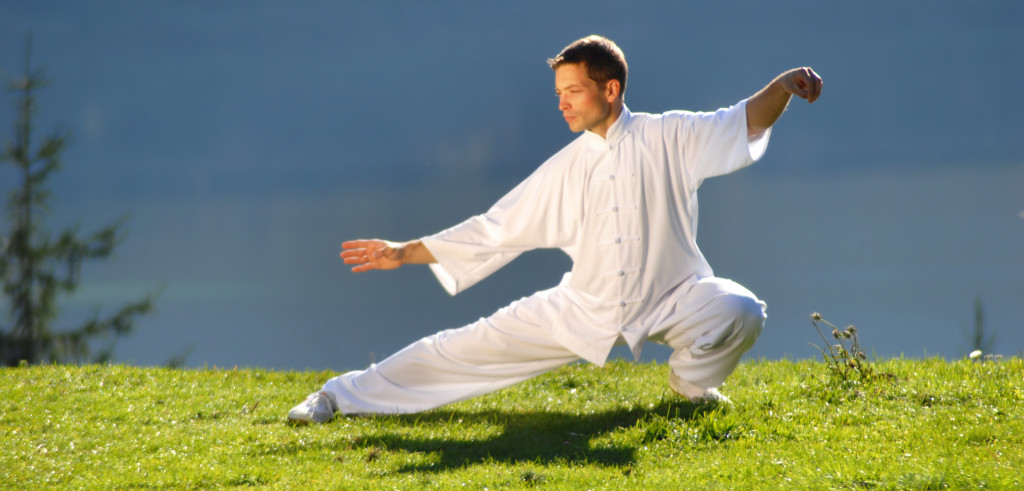 Un atleta impegnato in una sessione di tai chi (foto: drwilderman.com)