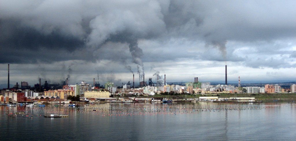 Impianti Ilva a Taranto (foto: it.wikipedia.org)