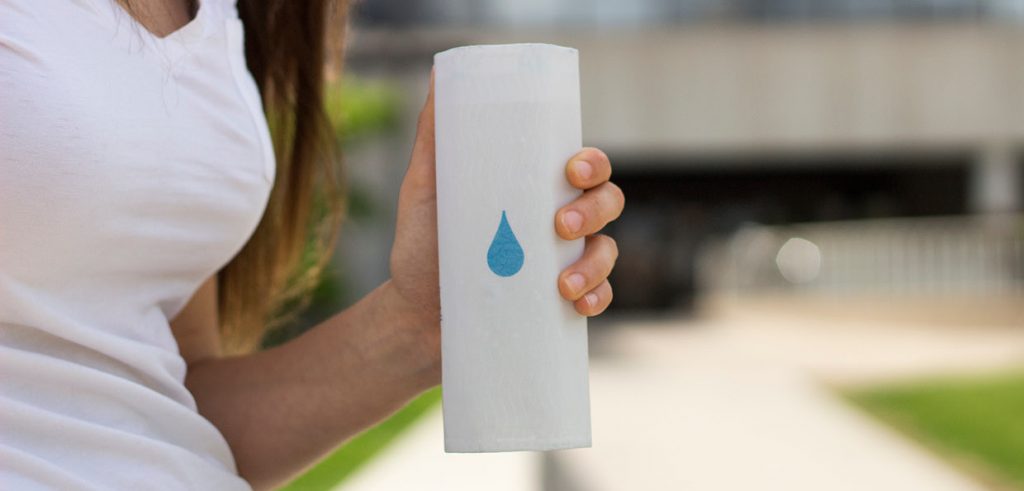 Paper water co, la bottiglia fatta con la cera d'api