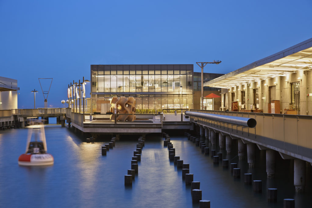 Exploratorium_Bruce_Damonte_Bay_Observatory_and_pier_pilings