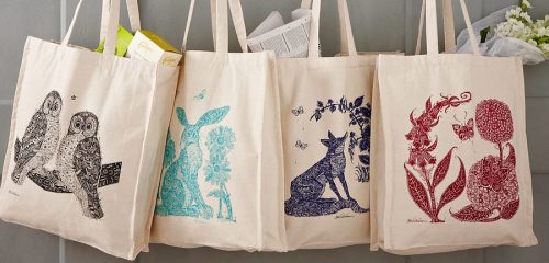 Le borse di tela inquinano di più di quelle di plastica