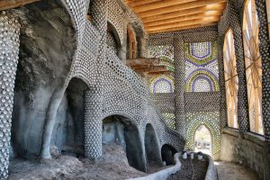 Esempio di Earthship creativo