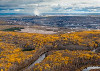 Impatto ambientale dell'industria petrolifera: il contributo del fotografo canadese Garth Lenz nella lotta all'inquinamento