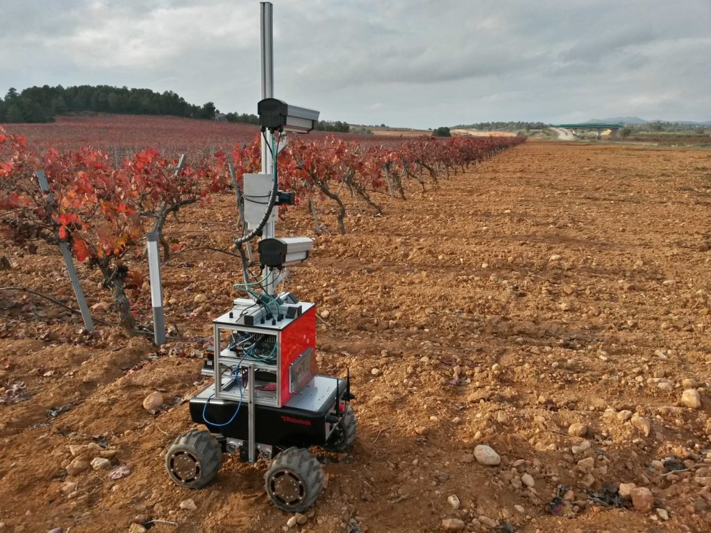Innovazione in viticoltura: è arrivato un robot fra i filari europei