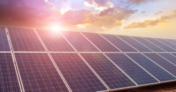 Risollevare le sorti del pianeta a partire dall’Economia Circolare pannelli solari