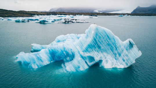 iceberg in islanda