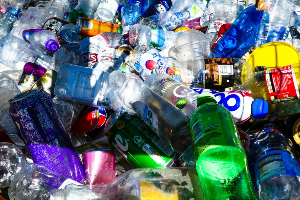 come ridurre l'uso della plastica dell'80% entro il 2040