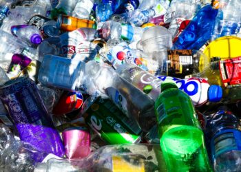 come ridurre l'uso della plastica dell'80% entro il 2040