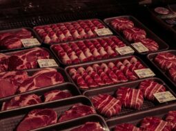 Etichette sulla carne come sulle sigarette: