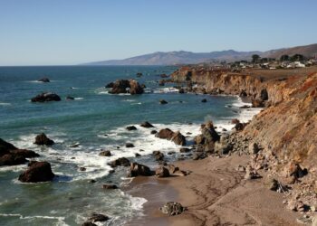 erosione costiera in California