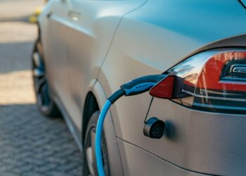 ricaricare un’auto elettrica