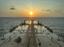 Crisi energetica petrolifera e geopolitica mondiale: l'uscita degli Emirati dall'OPEC ridefinisce gli equilibri