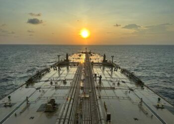 Crisi energetica petrolifera e geopolitica mondiale: l'uscita degli Emirati dall'OPEC ridefinisce gli equilibri